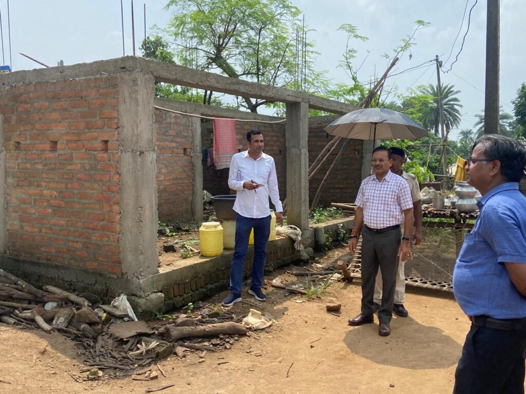 पीएम जनमन योजना के अधूरे आवास 30 अगस्त तक हर हाल में पूरे हों,डीडीसी शतीश चन्द्रा पीएम जनमन योजना के अधूरे आवास 30 अगस्त तक हर हाल में पूरे हों,डीडीसी शतीश चन्द्रा