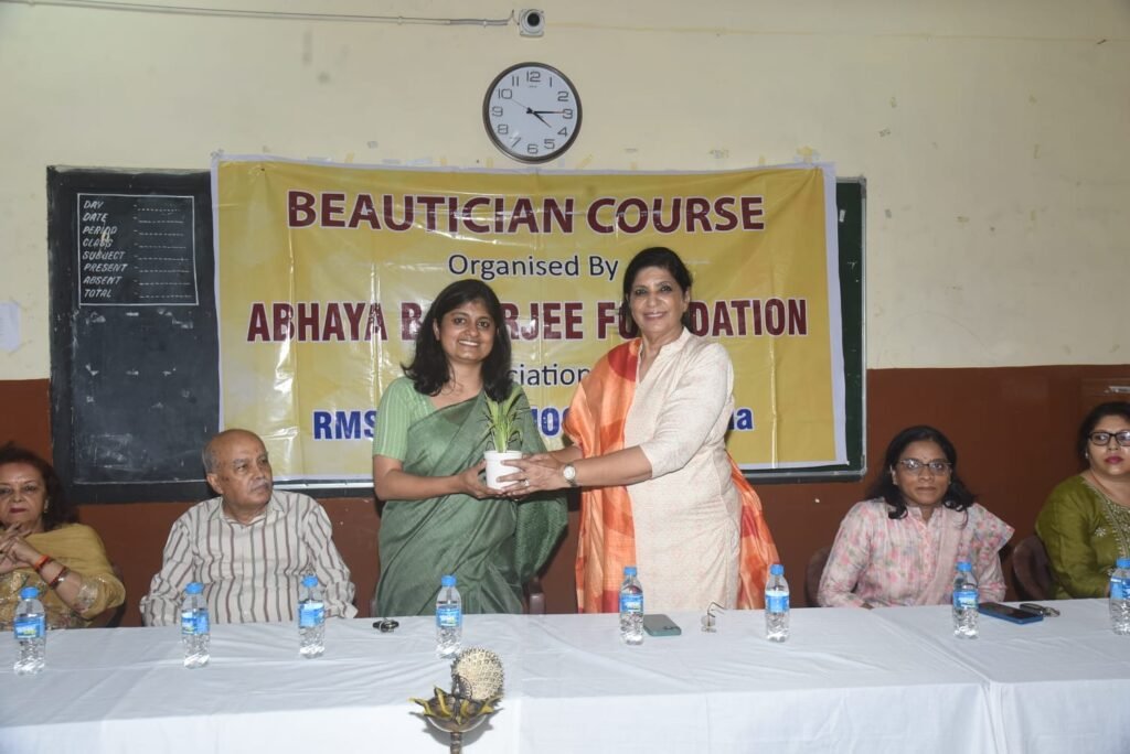 महिला सशक्तिकरण के लिए अभया फाउंडेशन की पहल काबिले तारीफ,50 महिलाएं सिलाई व ब्यूटीशियन की लेंगी ट्रेनिंग महिला सशक्तिकरण के लिए अभया फाउंडेशन की पहल काबिले तारीफ,50 महिलाएं सिलाई व ब्यूटीशियन की लेंगी ट्रेनिंग
