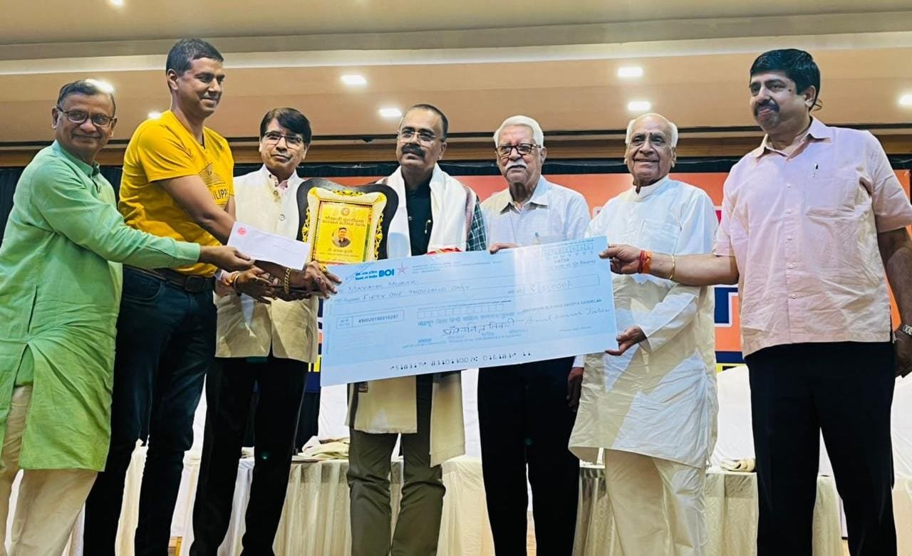 तुलसी जयंती समारोह के भव्य समापन समारोह में डॉ मयंक मुरारी को मिला तुलसी सारस्वत सम्मान , तुलसी जयंती समारोह के भव्य समापन समारोह में डॉ मयंक मुरारी को मिला तुलसी सारस्वत सम्मान ,