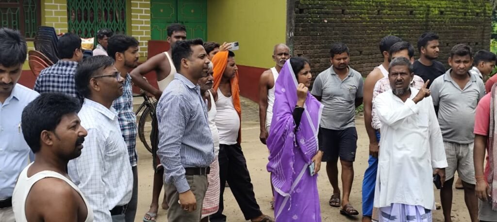 विद्यालय के शिक्षक एवं बच्चों ने दिशोम गुरू शिबू सोरेन को दी श्रद्धांजलि विद्यालय के शिक्षक एवं बच्चों ने दिशोम गुरू शिबू सोरेन को दी श्रद्धांजलि