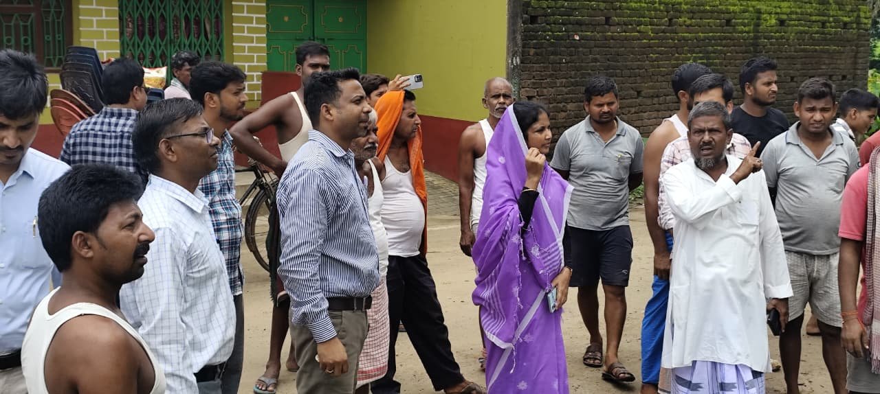 विद्यालय के शिक्षक एवं बच्चों ने दिशोम गुरू शिबू सोरेन को दी श्रद्धांजलि विद्यालय के शिक्षक एवं बच्चों ने दिशोम गुरू शिबू सोरेन को दी श्रद्धांजलि