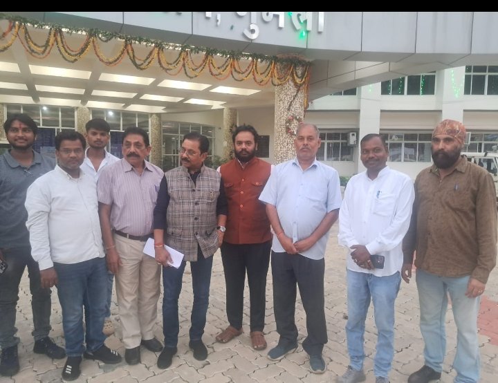 धीरज प्रसाद साहू के नेतृत्व में बैठक सफल, 19 अगस्त से 1500 ट्रकों का परिचालन शुरू धीरज प्रसाद साहू के नेतृत्व में बैठक सफल, 19 अगस्त से 1500 ट्रकों का परिचालन शुरू