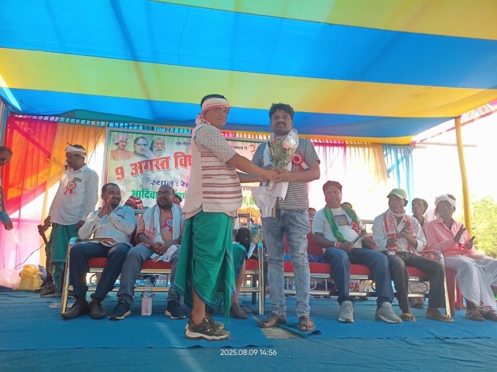 विश्व आदिवासी दिवस आदिवासी समाज के गौरव के प्रतीक-स्टीफन हांसदा