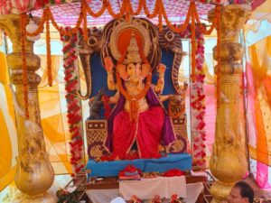विशुनपुरा (गढ़वा): गणेश चतुर्थी पर नवयुवक संग ने स्थापित की भगवान गणेश की भव्य प्रतिमा, भक्ति में डूबा पुरानी बाजार
