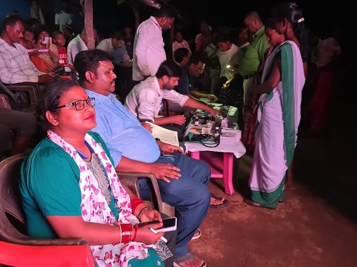 रात्रि चौपाल में ग्रामीणों को जागरुक कर स्वास्थ संबंधी दी जानकारी रात्रि चौपाल में ग्रामीणों को जागरुक कर स्वास्थ संबंधी दी जानकारी