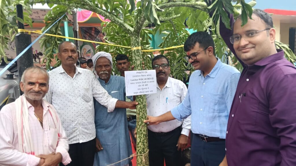 लातेहार को नीति आयोग से मिला सिल्वर मेडल, “संपूर्णता अभियान सम्मान समारोह” एवं “आकांक्षा हाट” कार्यक्रम का हुआ भव्य आयोजन लातेहार को नीति आयोग से मिला सिल्वर मेडल, “संपूर्णता अभियान सम्मान समारोह” एवं “आकांक्षा हाट” कार्यक्रम का हुआ भव्य आयोजन