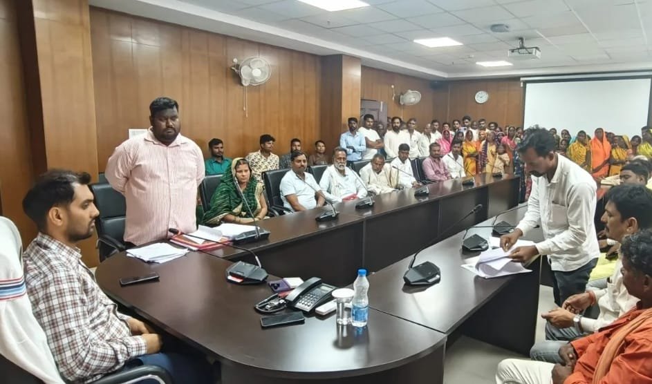 गढ़वा: जनता दरबार में उपायुक्त ने सुनी जनसमस्याएं, त्वरित कार्रवाई का दिया निर्देश