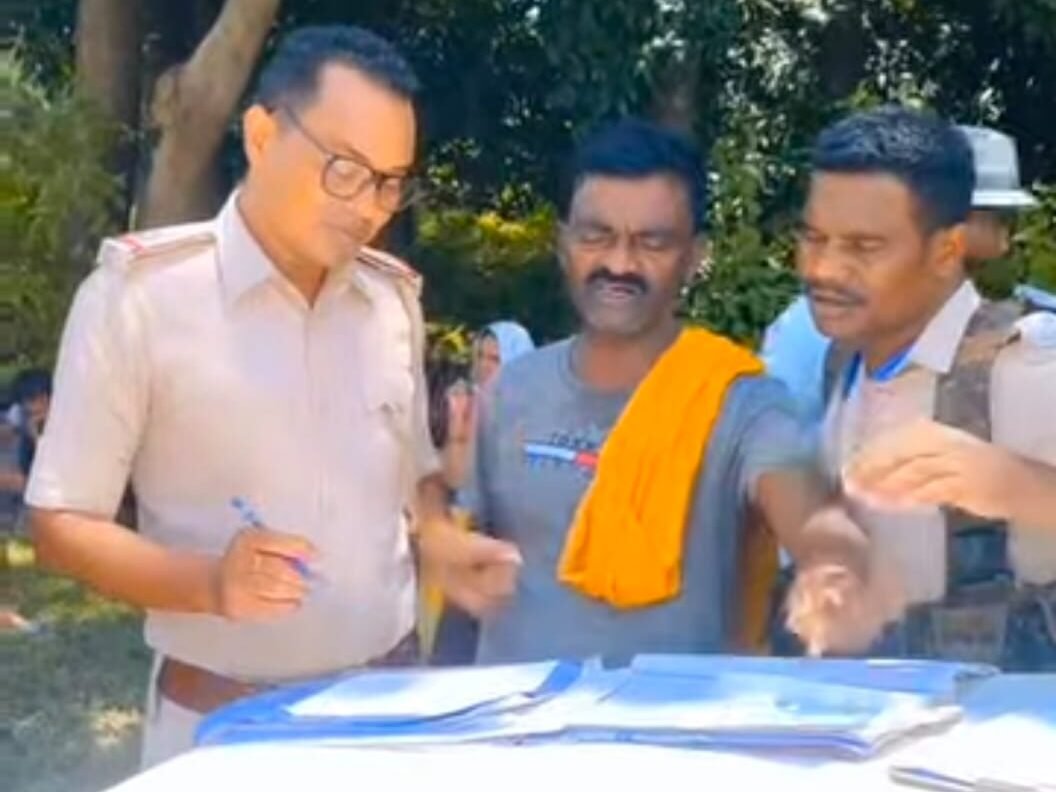 बरहरवा में युवक की गला रेतकर हत्या,आरोपी गिरफ्तार बरहरवा में युवक की गला रेतकर हत्या,आरोपी गिरफ्तार
