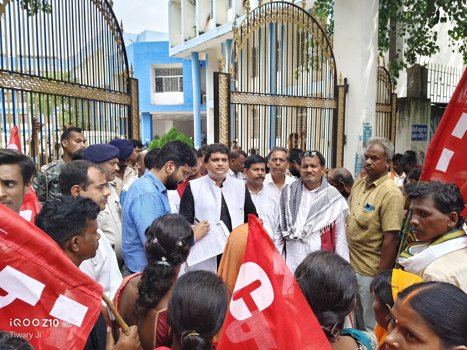 भारतीय कम्युनिस्ट पार्टी ने निकली विशाल रैली,पलामू उपायुक्त का किया घेराव भारतीय कम्युनिस्ट पार्टी ने निकली विशाल रैली,पलामू उपायुक्त का किया घेराव