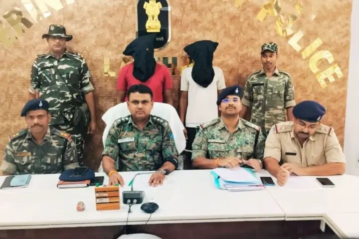 लातेहार: जेजेएमपी के दो उग्रवादी गिरफ्तार, जेल भेजा गया लातेहार: जेजेएमपी के दो उग्रवादी गिरफ्तार, जेल भेजा गया