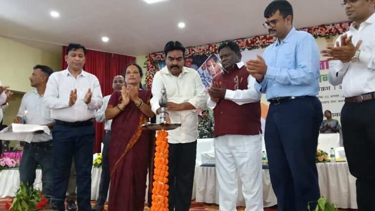लातेहार को नीति आयोग से मिला सिल्वर मेडल, “संपूर्णता अभियान सम्मान समारोह” एवं “आकांक्षा हाट” कार्यक्रम का हुआ भव्य आयोजन