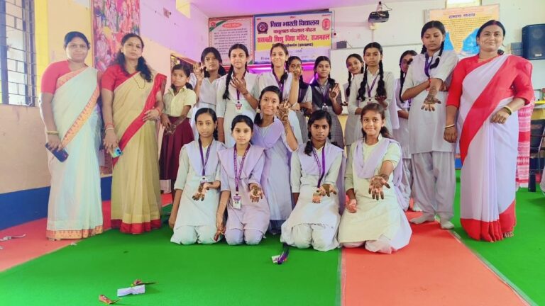 सरस्वती शिशु मंदिर में राखी बनाओ एवं मेहंदी प्रतियोगिता आयोजित