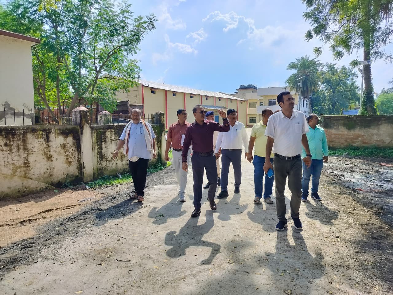 डीडीसी ने किया जिला परिषद भवन का निरीक्षण, लालू मार्केट दुकानदारों को नोटिस जारी डीडीसी ने किया जिला परिषद भवन का निरीक्षण, लालू मार्केट दुकानदारों को नोटिस जारी