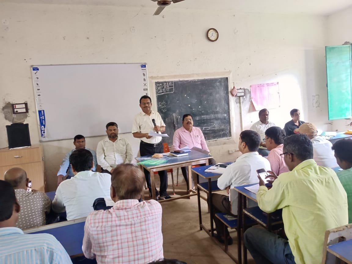 गुरु गोष्ठी में शिक्षकों को लगी फटकार