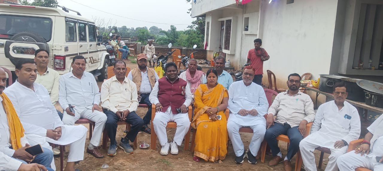 प्रखंड प्रमुख प्रतिमा देवी के नए आवास में हुआ गृह प्रवेश, विधायक व जिप अध्यक्ष हुए शामिल