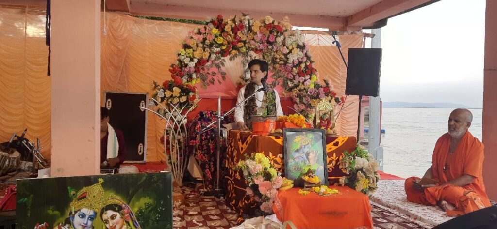 सात दिवसीय श्रीमद्भागवत कथा का हुआ भव्य समापन सात दिवसीय श्रीमद्भागवत कथा का हुआ भव्य समापन