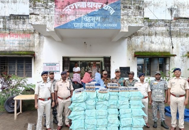 पश्चिमी सिंहभूम में पुलिस की बड़ी कार्रवाई, 3,600 बोतल अवैध कफ सीरप बरामद, तीन गिरफ्तार पश्चिमी सिंहभूम में पुलिस की बड़ी कार्रवाई, 3,600 बोतल अवैध कफ सीरप बरामद, तीन गिरफ्तार