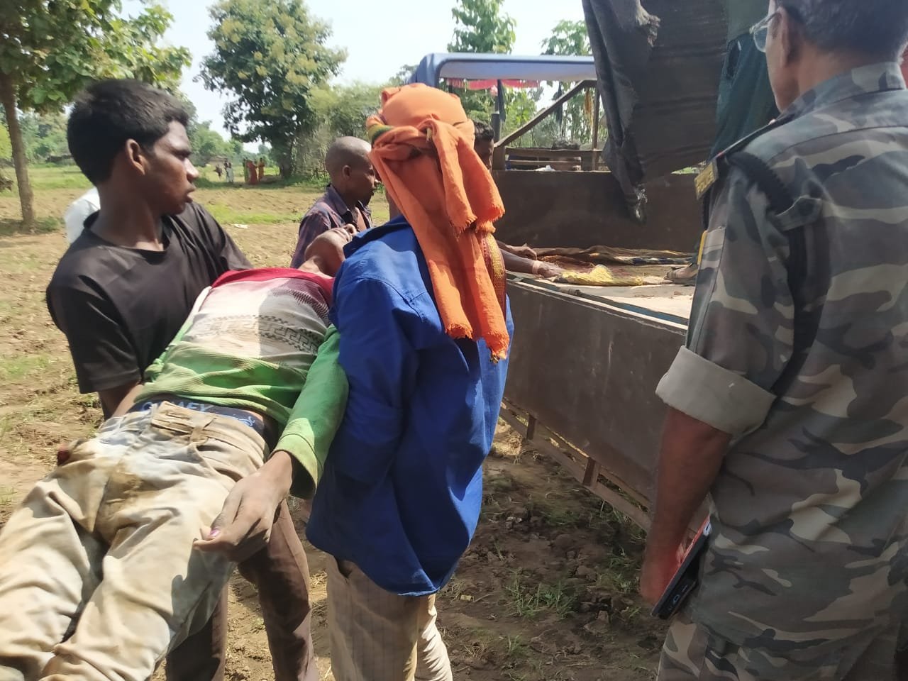 उच्वाबाल में ट्रैक्टर दुर्घटना,युवक की मौके पर मौत उच्वाबाल में ट्रैक्टर दुर्घटना,युवक की मौके पर मौत