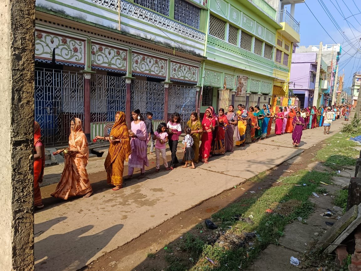 दुर्गा मंदिरों से निकली वारि कलश यात्रा