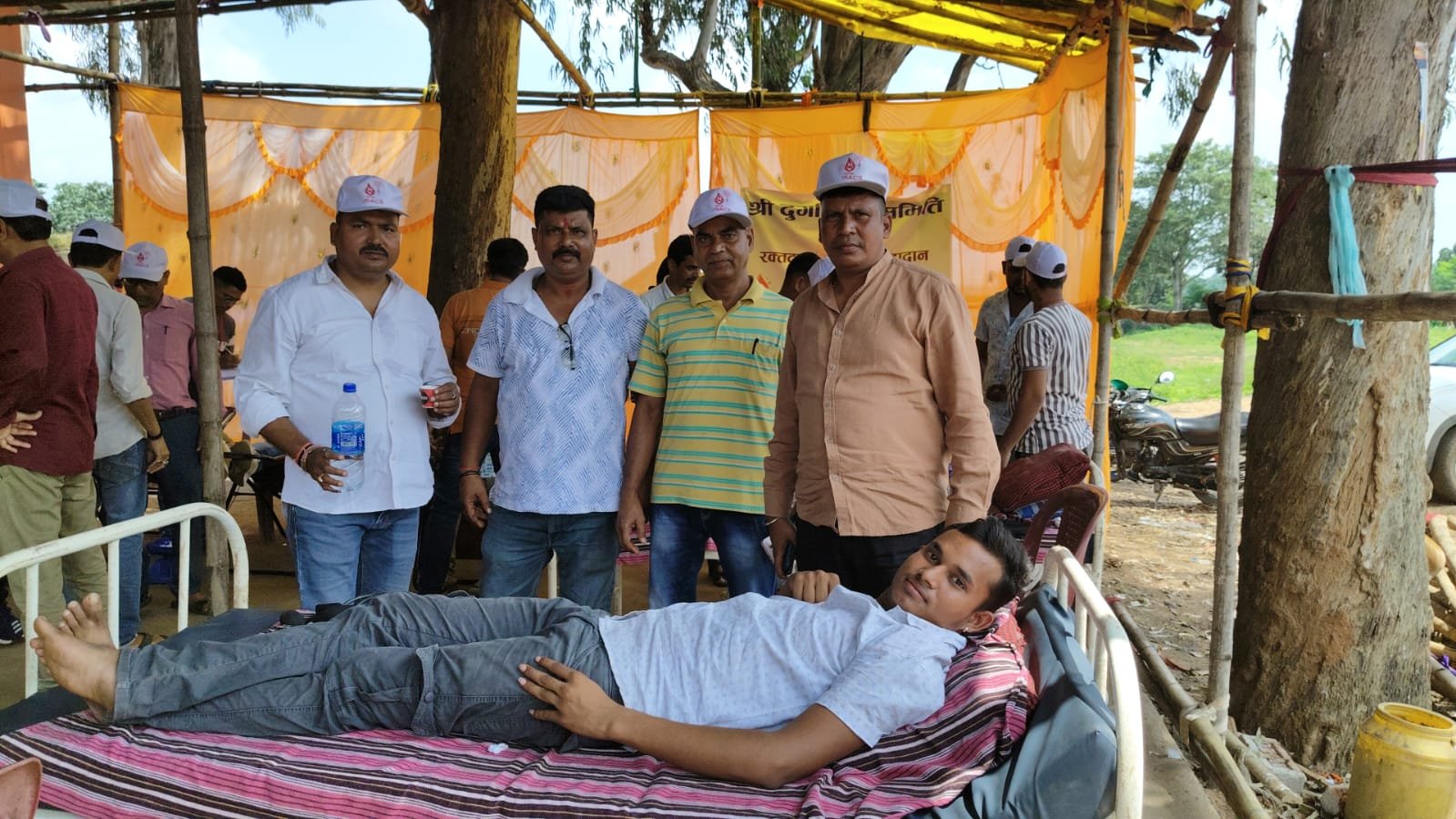 दुर्गा पूजा समिति चांदनी चौक के द्वारा रक्तदानशील का आयोजन किया गया दुर्गा पूजा समिति चांदनी चौक के द्वारा रक्तदानशील का आयोजन किया गया