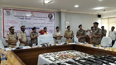 लातेहार में नक्सल संगठन जे.जे.एम.पी. को बड़ा झटका, नौ शीर्ष कमांडरों ने किया आत्मसमर्पण