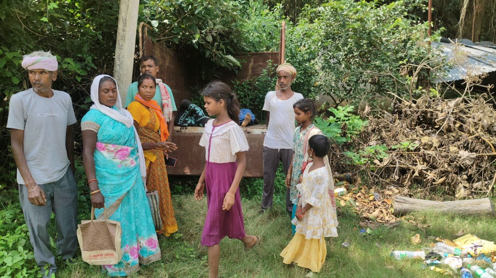 अज्ञात वाहन की चपेट में आने से नावाडीह निवासी प्रकाश उरांव की हुई मौत, पांच बच्चे हुए अनाथ अज्ञात वाहन की चपेट में आने से नावाडीह निवासी प्रकाश उरांव की हुई मौत, पांच बच्चे हुए अनाथ