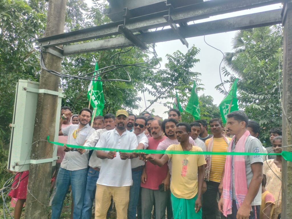 झामुमो प्रखंड अध्यक्ष ने 100 केबी ट्रांसफार्मर का किया उद्घाटन झामुमो प्रखंड अध्यक्ष ने 100 केबी ट्रांसफार्मर का किया उद्घाटन