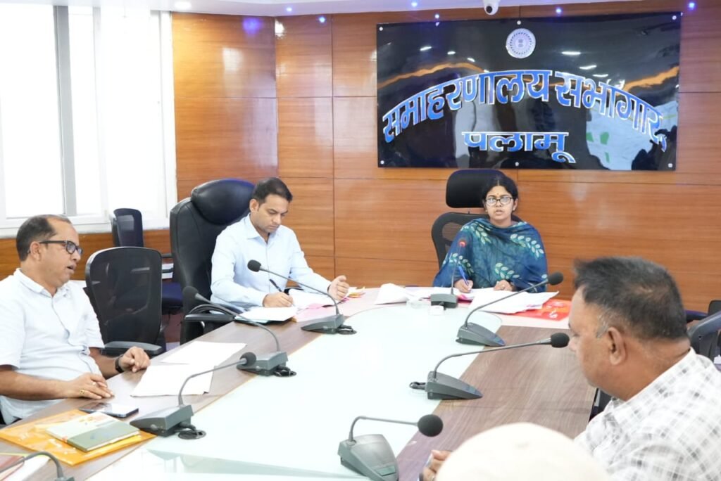 उपायुक्त ने की स्वास्थ्य विभाग के कार्यों की समीक्षा की