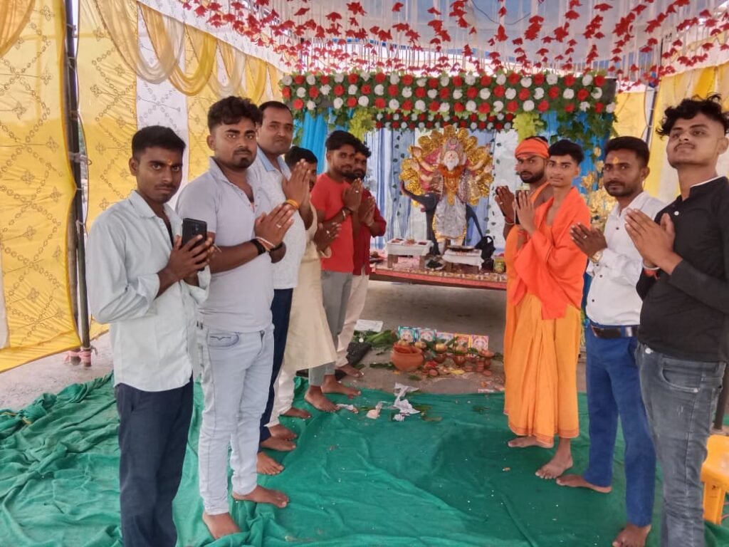 संसार के प्रथम शिल्पकार भगवान विश्वकर्मा की पूजा धूमधाम से मनाई गई