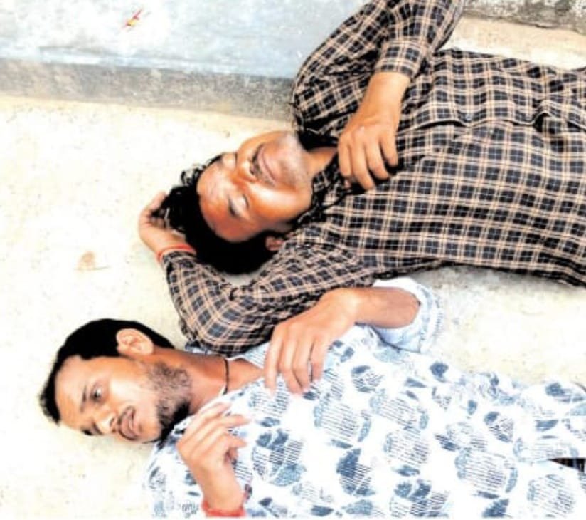 शक्तिपुंज एक्सप्रेस में दो यात्रियों को नशीला चना खिलाकर लूट, महिला की सूझबूझ से बची जान शक्तिपुंज एक्सप्रेस में दो यात्रियों को नशीला चना खिलाकर लूट, महिला की सूझबूझ से बची जान
