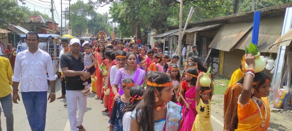 1001 कन्याओं के साथ निकाली भव्य कलश यात्रा 1001 कन्याओं के साथ निकाली भव्य कलश यात्रा