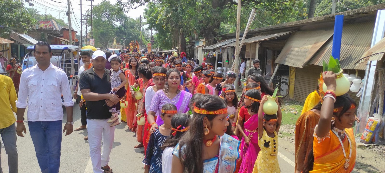 1001 कन्याओं के साथ निकाली भव्य कलश यात्रा 1001 कन्याओं के साथ निकाली भव्य कलश यात्रा
