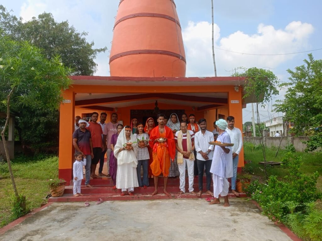 भक्तिमय माहौल में शुरू हुआ शारदीय नवरात्र, कलश यात्रा में उमड़ा जनसैलाब भक्तिमय माहौल में शुरू हुआ शारदीय नवरात्र, कलश यात्रा में उमड़ा जनसैलाब