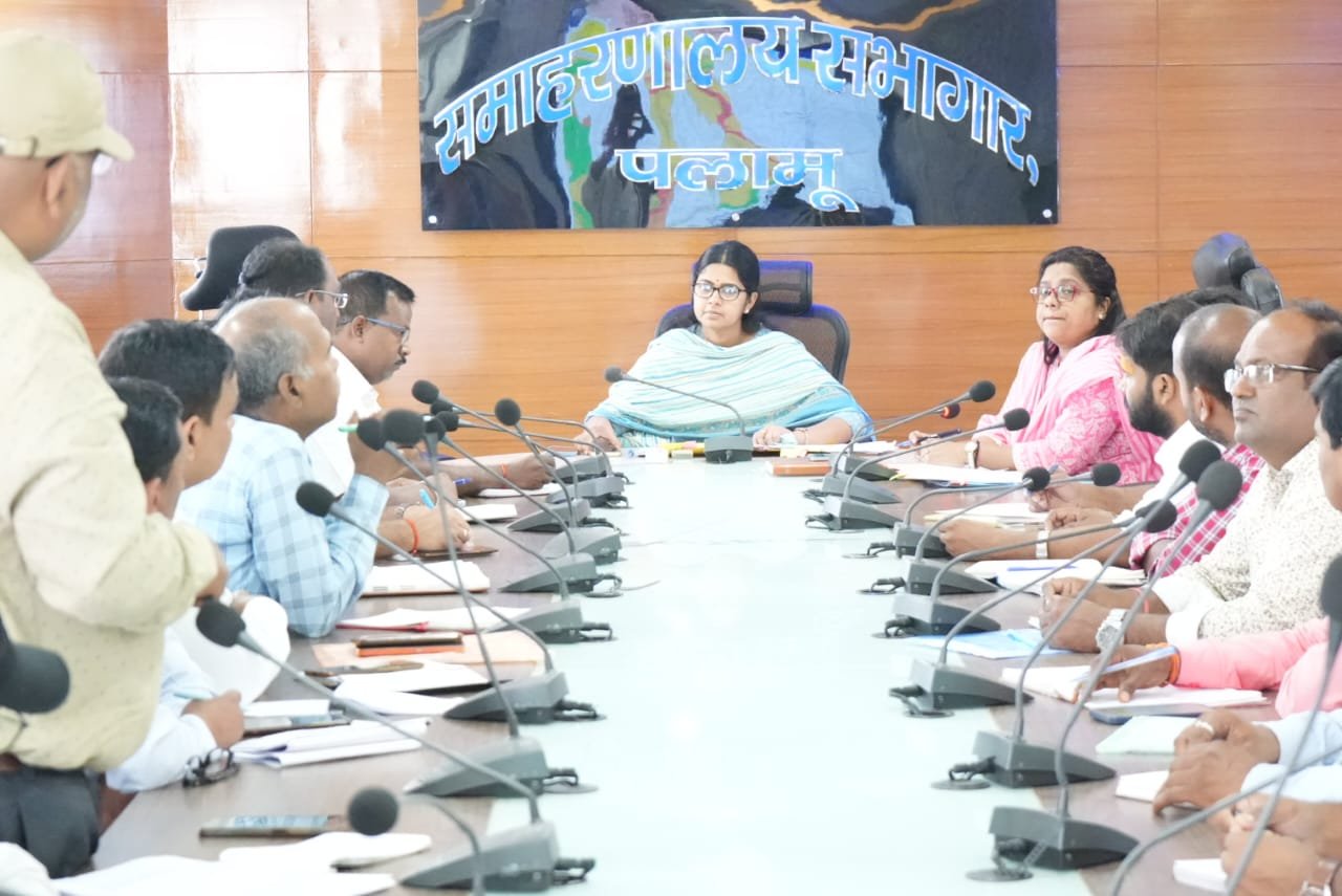 आगामी दुर्गापूजा को लेकर जिला स्तरीय शांति समिति की बैठक आयोजित