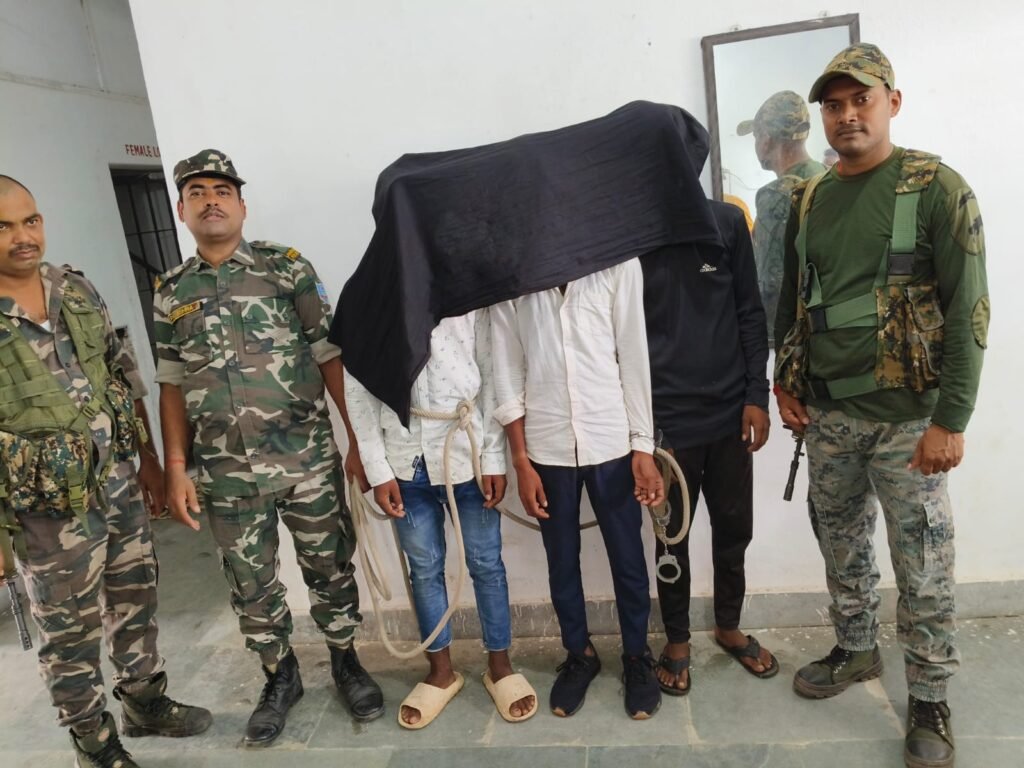 नावा बाजार: एंटी क्राइम वाहन चेकिंग अभियान के क्रम में मोटरसाइकिल सहित तीन गिरफ्तार , भेजा गया जेल