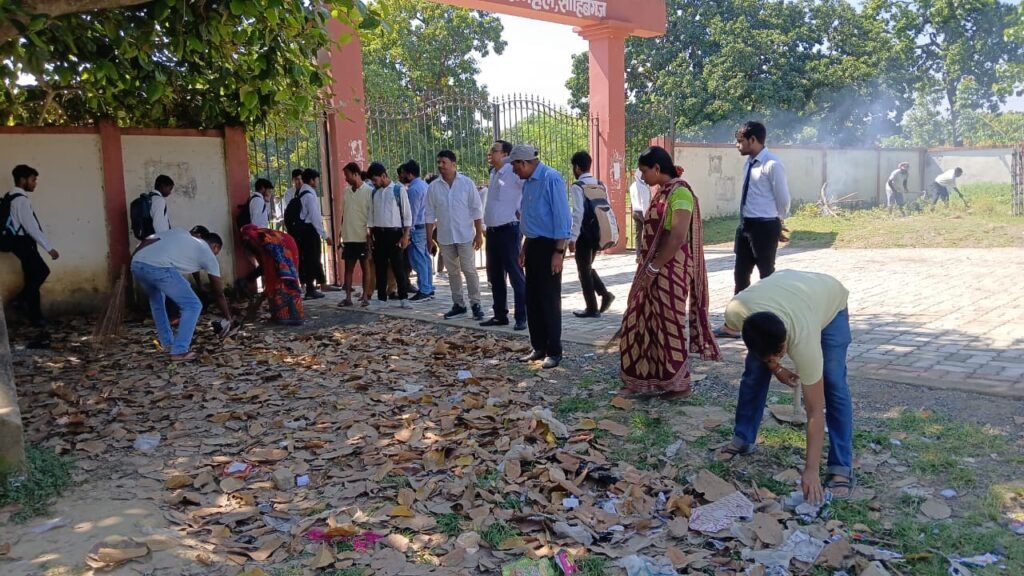स्वच्छता पखवाड़ा के तहत मॉडल कॉलेज चलाया गया सफाई अभियान