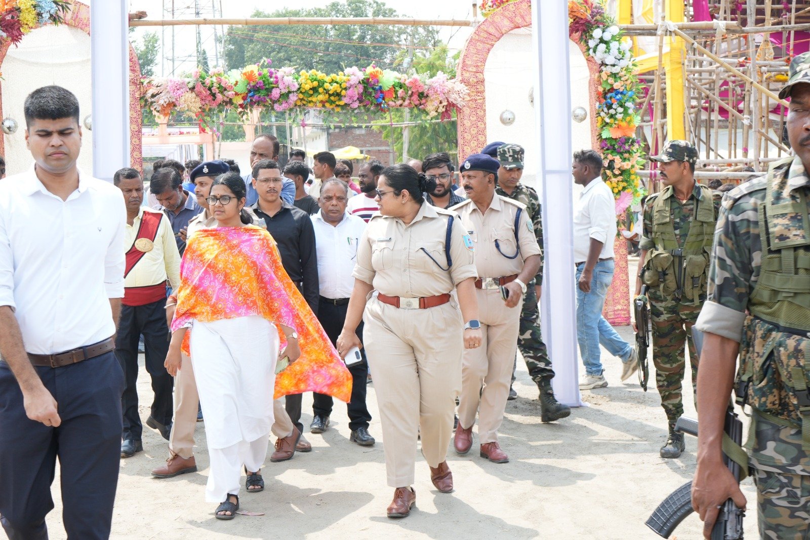 डीसी-एसपी ने छत्तरपुर व सदर अनुमंडल के विभिन्न निर्माणाधीन दुर्गा पूजा पंडालों का किया निरीक्षण डीसी-एसपी ने छत्तरपुर व सदर अनुमंडल के विभिन्न निर्माणाधीन दुर्गा पूजा पंडालों का किया निरीक्षण