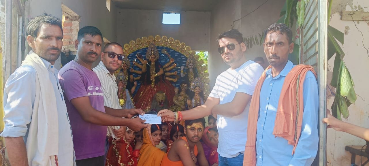 समाजसेवी आशीष कुमार सिन्हा ने किया प्रखंड स्थित पूजा पंडालों का भ्रमण समाजसेवी आशीष कुमार सिन्हा ने किया प्रखंड स्थित पूजा पंडालों का भ्रमण