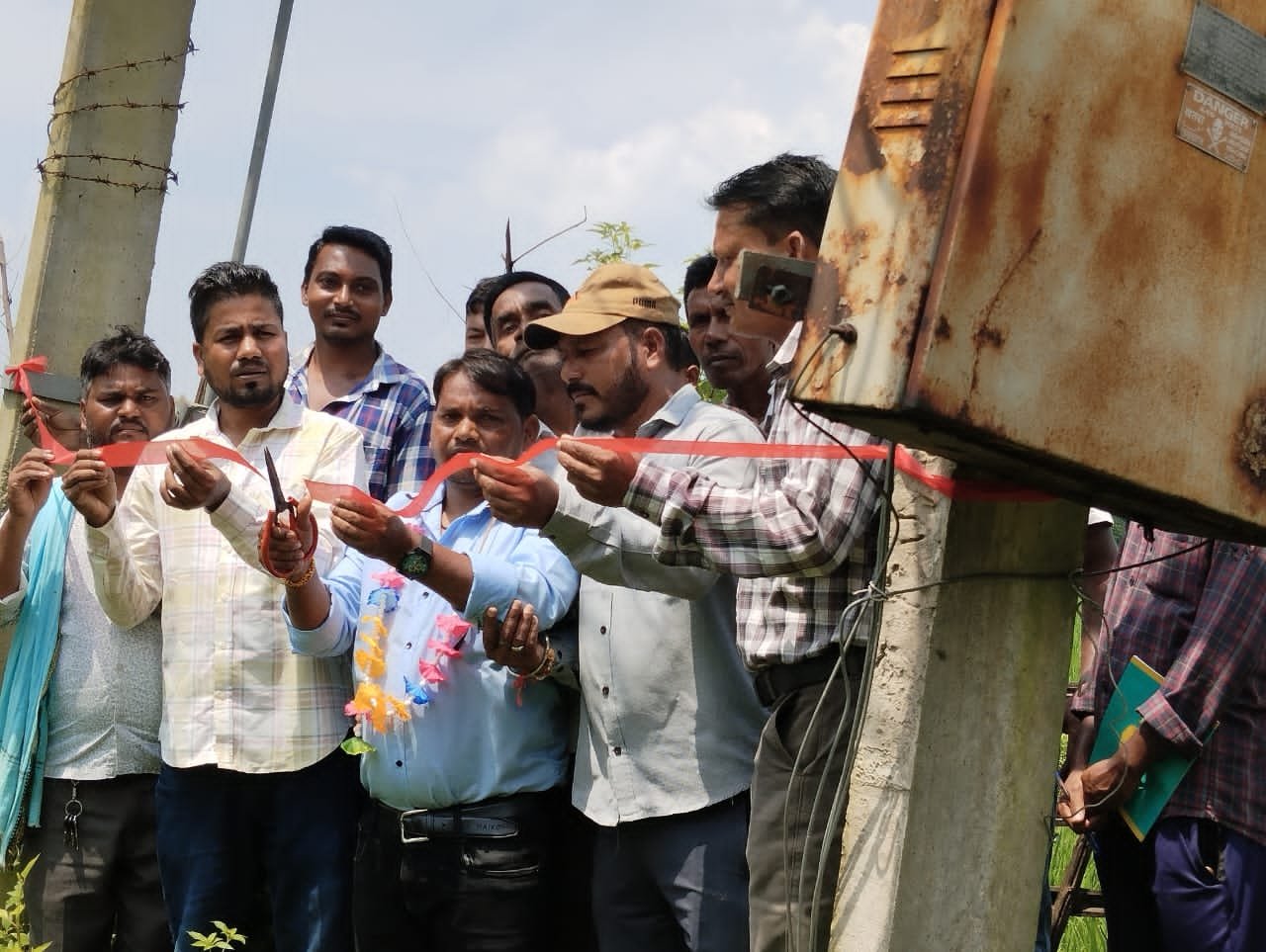 सिल्ली प्रखंड कांग्रेस अध्यक्ष कार्तिक चन्द्र महतो ने किया 25 केवीए ट्रांसफॉर्मर का उद्घाटन सिल्ली प्रखंड कांग्रेस अध्यक्ष कार्तिक चन्द्र महतो ने किया 25 केवीए ट्रांसफॉर्मर का उद्घाटन
