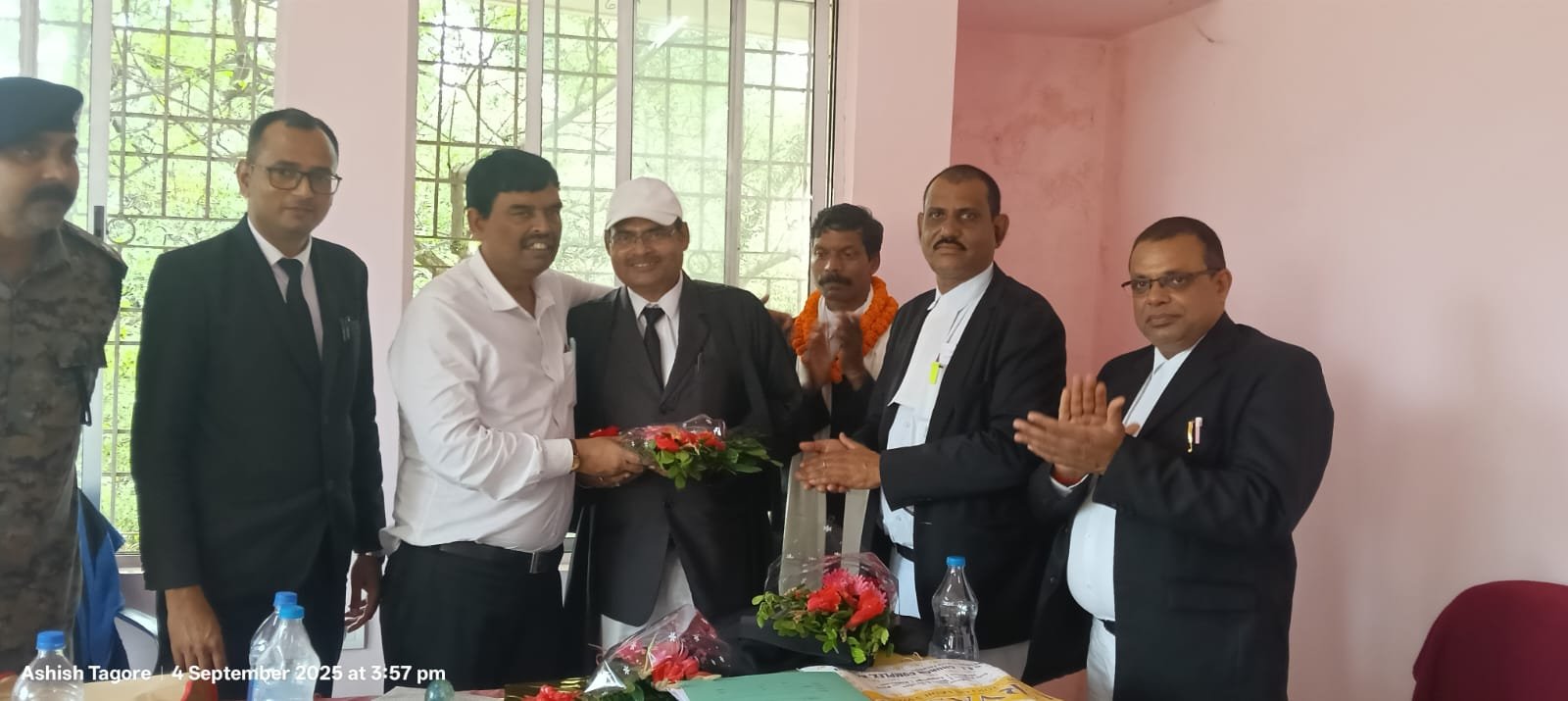 अपर लोक अभियोजक को विदायी दी गयी अपर लोक अभियोजक को विदायी दी गयी