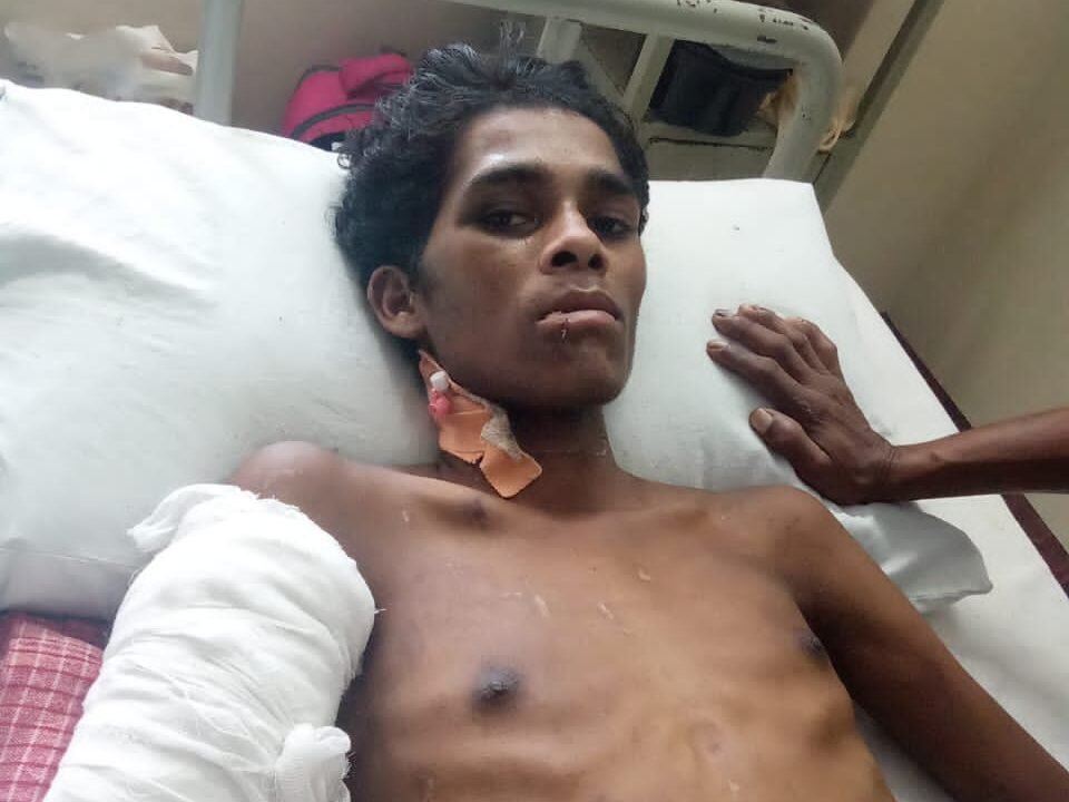 गरीब मजदूर परिवार का दर्द: घायल युवक के इलाज के लिए पिता ने मीडिया के जरिए सरकार से सहायता मांगी गरीब मजदूर परिवार का दर्द: घायल युवक के इलाज के लिए पिता ने मीडिया के जरिए सरकार से सहायता मांगी