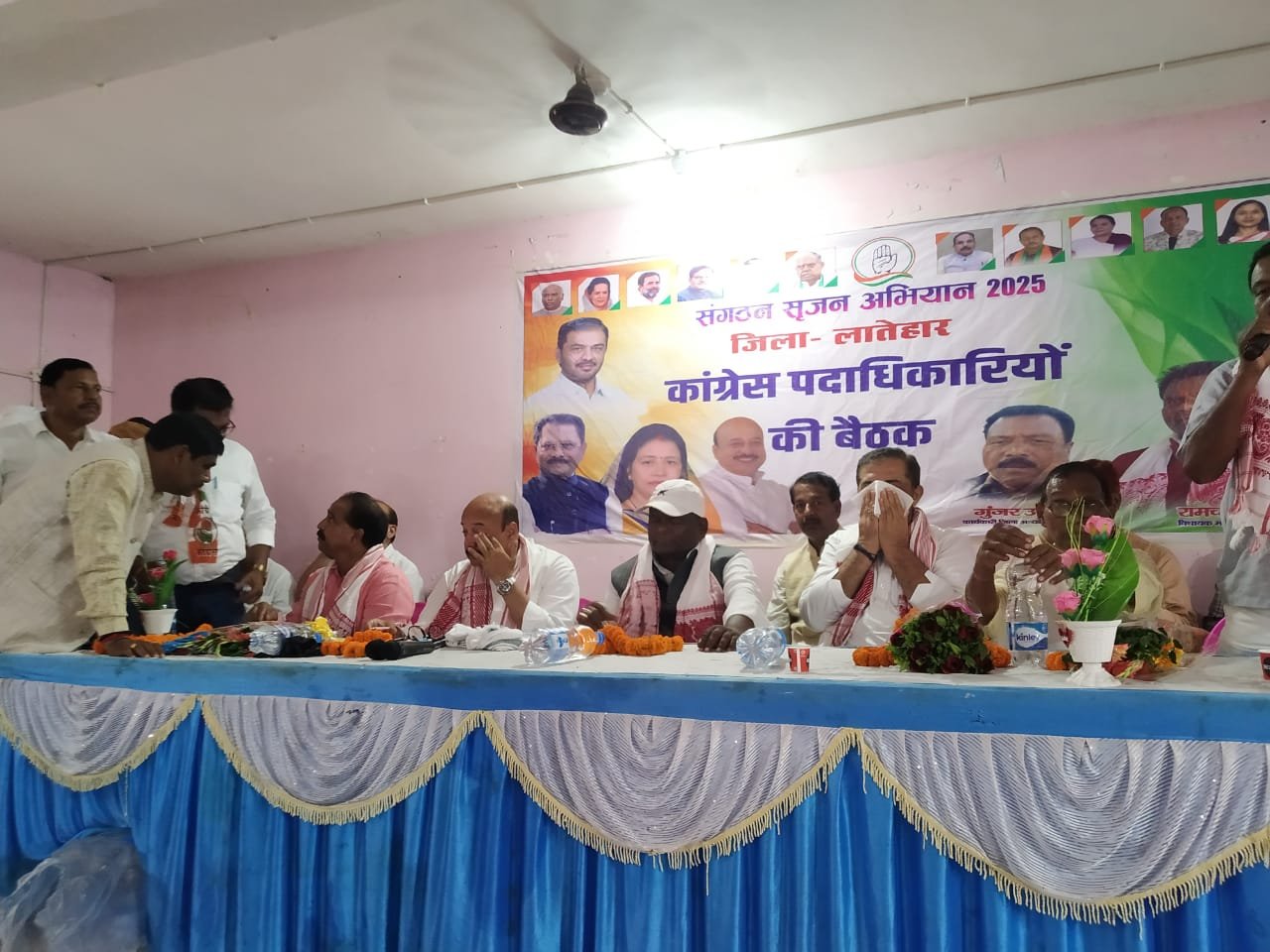 मनिका: कांग्रेस संगठन सृजन अभियान को लेकर बैठक आयोजित मनिका: कांग्रेस संगठन सृजन अभियान को लेकर बैठक आयोजित