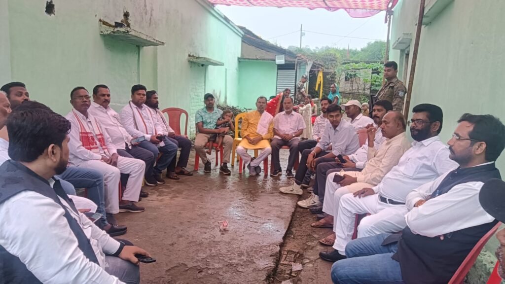 लातेहार:किसान मोर्चा जिला अध्यक्ष स्व. सुरेश गंझू के ब्रह्मभोज में शामिल हुए पूर्व मंत्री बैद्यनाथ राम लातेहार:किसान मोर्चा जिला अध्यक्ष स्व. सुरेश गंझू के ब्रह्मभोज में शामिल हुए पूर्व मंत्री बैद्यनाथ राम