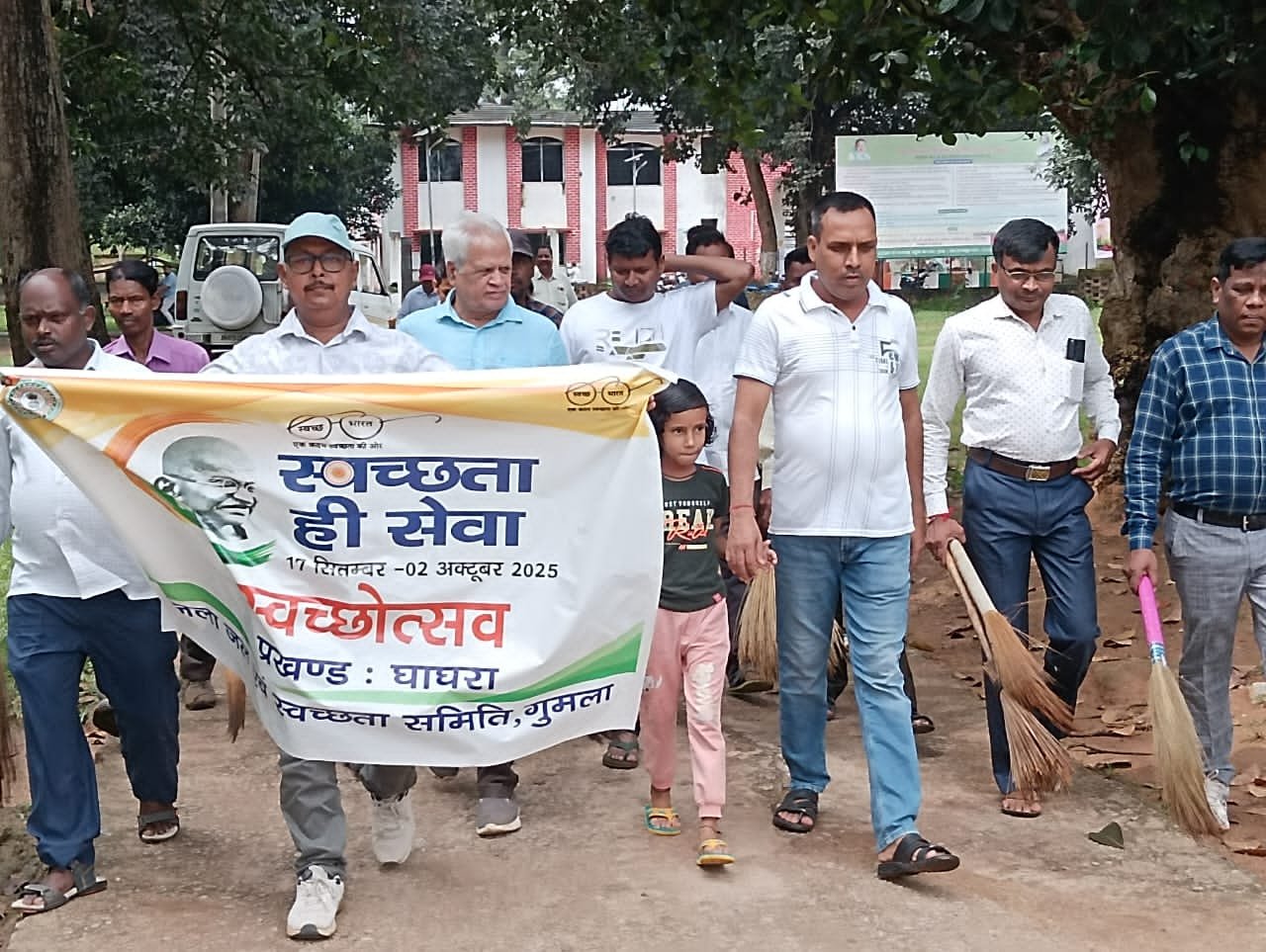 स्वच्छता सेवा ही अभियान के तहत स्वच्छता रखना हम सबों की जिम्मेवारी है स्वच्छता सेवा ही अभियान के तहत स्वच्छता रखना हम सबों की जिम्मेवारी है
