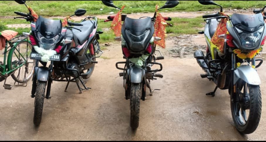 बिश्वकर्मा पूजा धूमधाम से मनाया गया, गारु और सरयू प्रखंड में हुई विधिपूर्वक पूजा