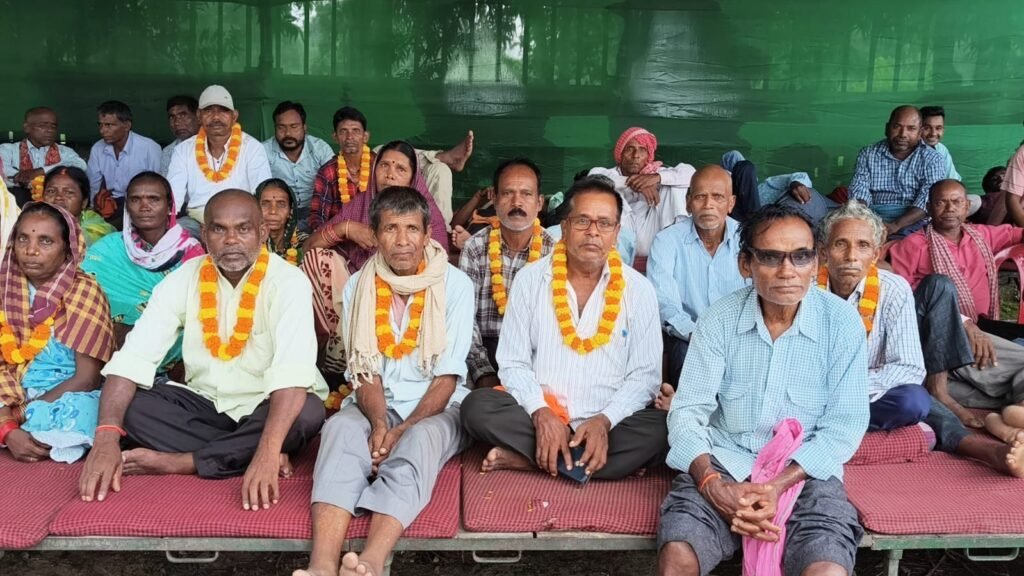 सीसीएल के वादाखिलाफ़ी पर स्वांग स्लरी मजदूरों का अनिश्चितकालीन भूख हड़ताल शुरु सीसीएल के वादाखिलाफ़ी पर स्वांग स्लरी मजदूरों का अनिश्चितकालीन भूख हड़ताल शुरु
