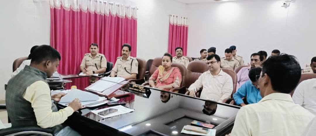 पूजा को लेकर अनुमंडल कार्यालय में प्रशासनिक अधिकारियों की बैठक पूजा को लेकर अनुमंडल कार्यालय में प्रशासनिक अधिकारियों की बैठक