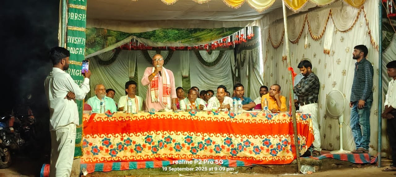 जय श्रीराम के नारों से गूंजा चौरिया, दुर्गा पूजा पर रामलीला का भव्य आयोजन जय श्रीराम के नारों से गूंजा चौरिया, दुर्गा पूजा पर रामलीला का भव्य आयोजन