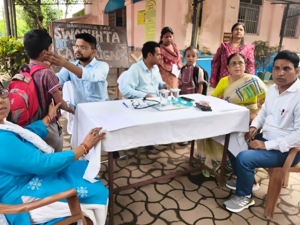 डी ए वी स्वांग में स्वास्थ्य जांच शिविर का आयोजन डी ए वी स्वांग में स्वास्थ्य जांच शिविर का आयोजन