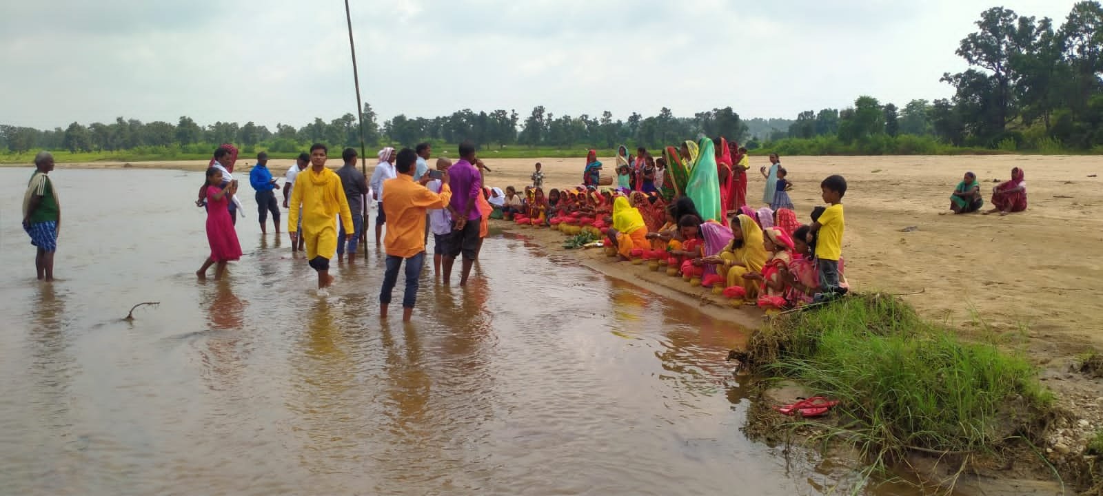 लेधपा में नव दुर्गा पूजा समिति का 11वां कलश स्थापना जुलूस संपन्न लेधपा में नव दुर्गा पूजा समिति का 11वां कलश स्थापना जुलूस संपन्न